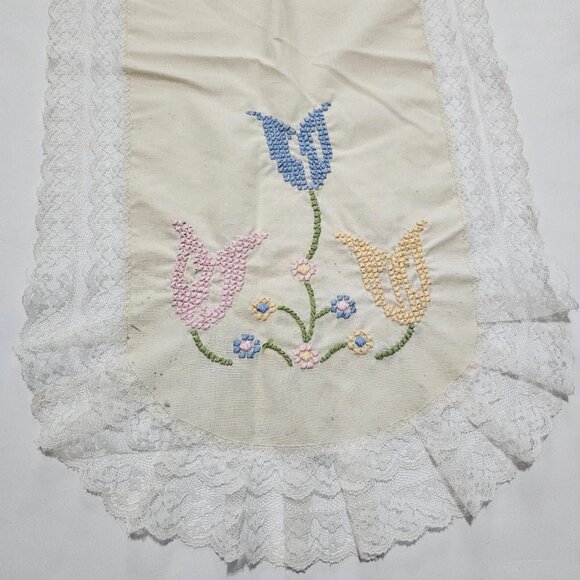 VTG Linen Table Runner Chunky Cross Stitch Tulips Doilies Repurpose For Crafts - Picture 16 of 16